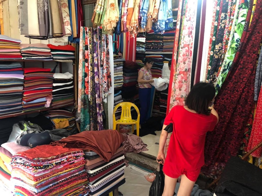 Cửa Hàng Vải Trang Nhung - Chợ Nghĩa Tân, Hà Nội